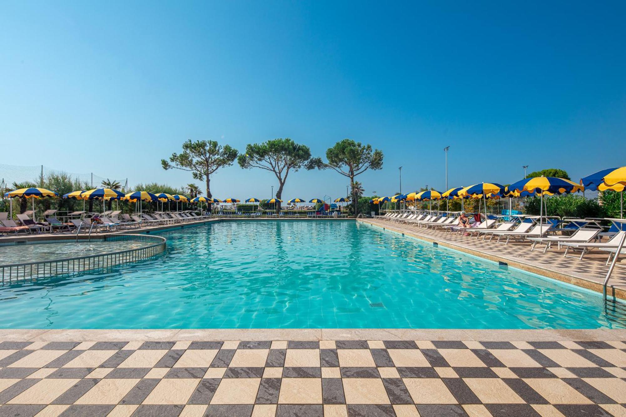 Hotel Bellevue Bibione Eksteriør billede