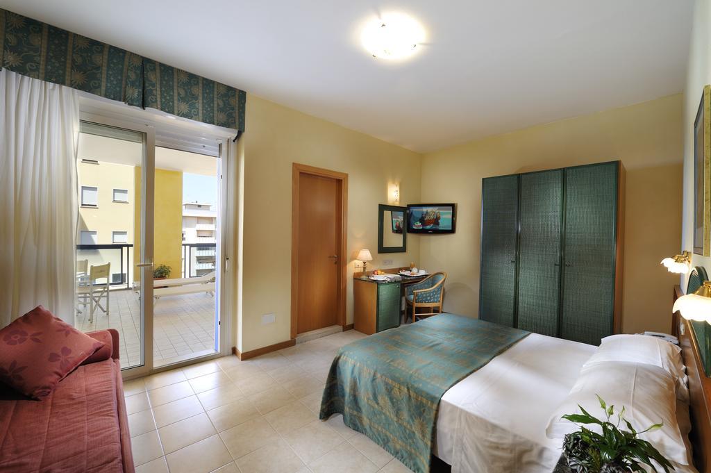Hotel Bellevue Bibione Eksteriør billede
